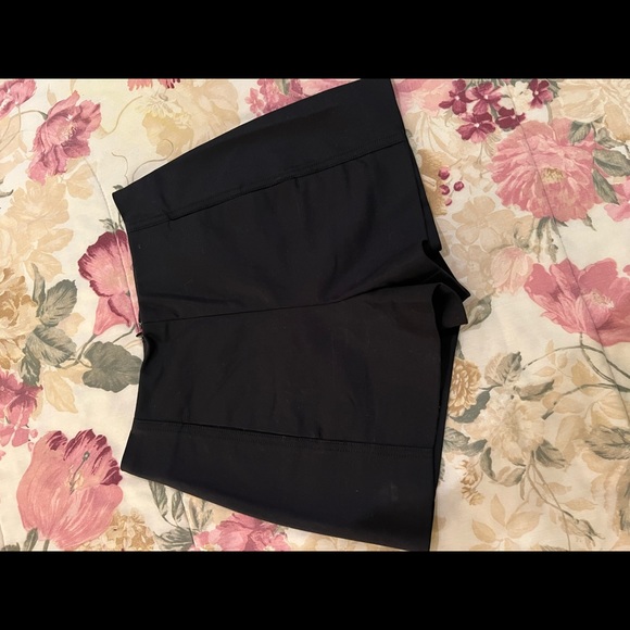 Babaton Black short - Picture 3 of 5